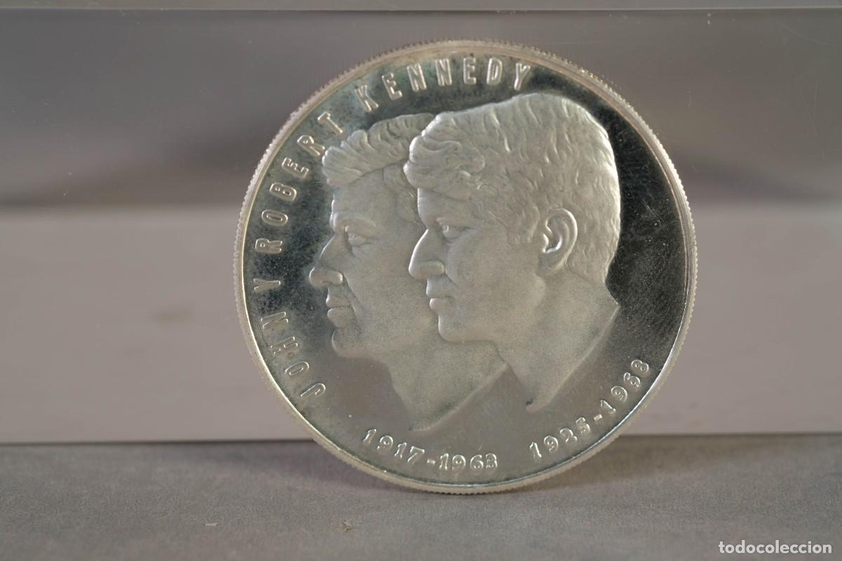 Trofeos y medallas: MEDALLA CONMEMORATIVA EN PLATA JOHN Y ROBERT KENNEDY