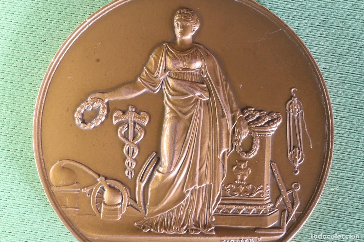 Trofeos y medallas: Medalla Nik&eacute; y caducea. Societe d'encouragement pour l'industrie nationale. Tiolier. 1982