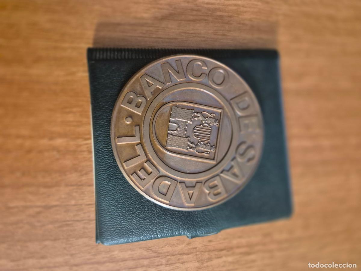 Trofeos y medallas: MEDALLA CONMEMORATIVA DEL BANCO SABADELL. INAUGURACI&Oacute;N SUCURSAL VILAFRANCA DEL PENED&Egrave;S (1973)
