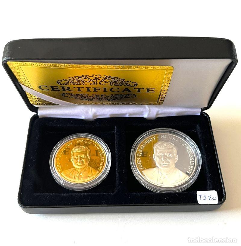 Trofeos y medallas: 2 TOKENS CONMEMORATIVOS 35&ordm; PRESIDENTE EUA JOHN F. KENNEDY 1961-1963. CHAPADOS EN ORO Y PLATA (TS20