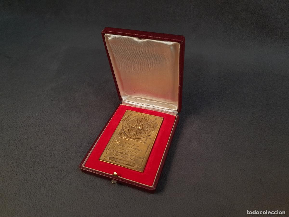Trofeos y medallas: M-2240.MEDALLA CONMEMORATIVA.DISTINCI&Oacute;N COLABORADOR.BRONCE.EN ESTUCHE.INSIGNAS PUJOL.BARCELONA.1957