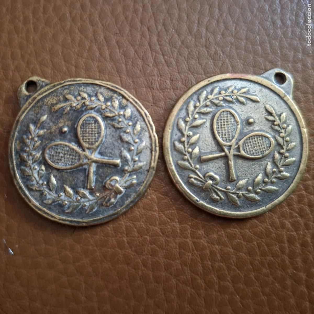 Trofeos y medallas: Par de medallas vintage de tenis