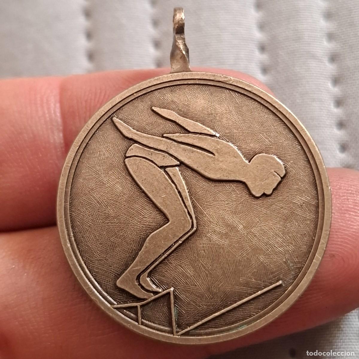 Trofeos y medallas: Bonito volgante o peque&ntilde;a medalla de nataci&oacute;n