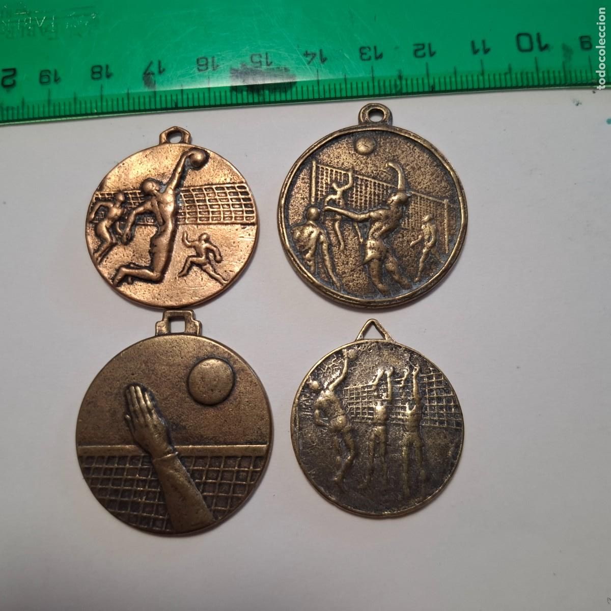 Trofeos y medallas: Lote de 4 antiguas medallas deportivas italianas de voleibol