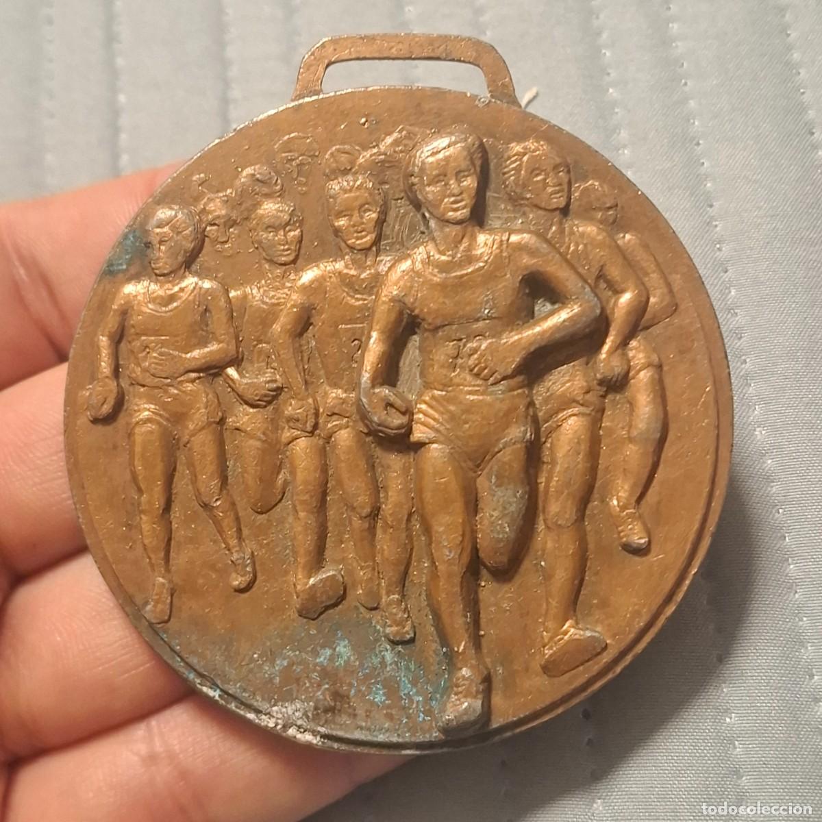 Trofeos y medallas: Enorme medalla de cobre de atletismo. 70 mm