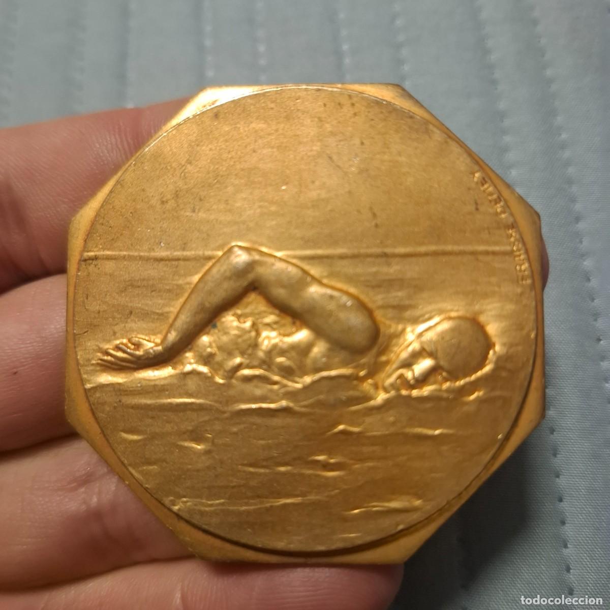 Trofeos y medallas: Antigua medalla de oro de nataci&oacute;n de 1955