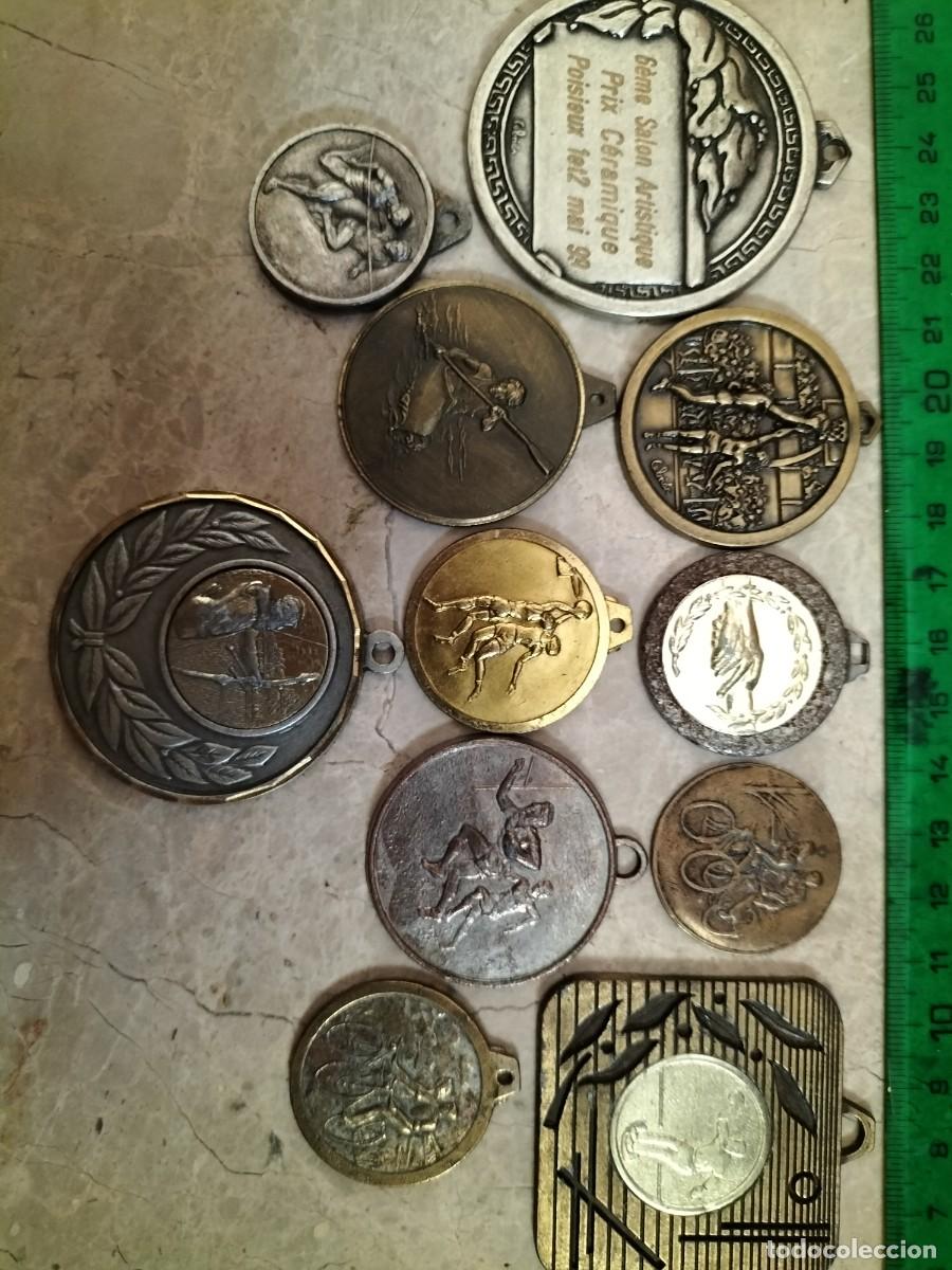 Trofeos y medallas: Lote de 12 viejas medallas deportivas de diferentes deportes.