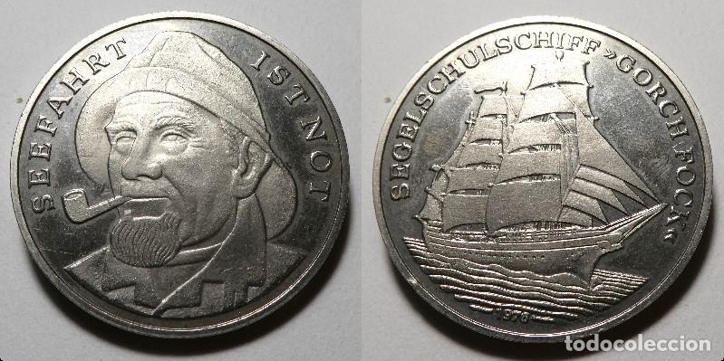 Trofeos y medallas: Medalla conmemorativa alemana 1976 ,mide 3,7 cm homenaje a la tradici&oacute;n marina del pa&iacute;s