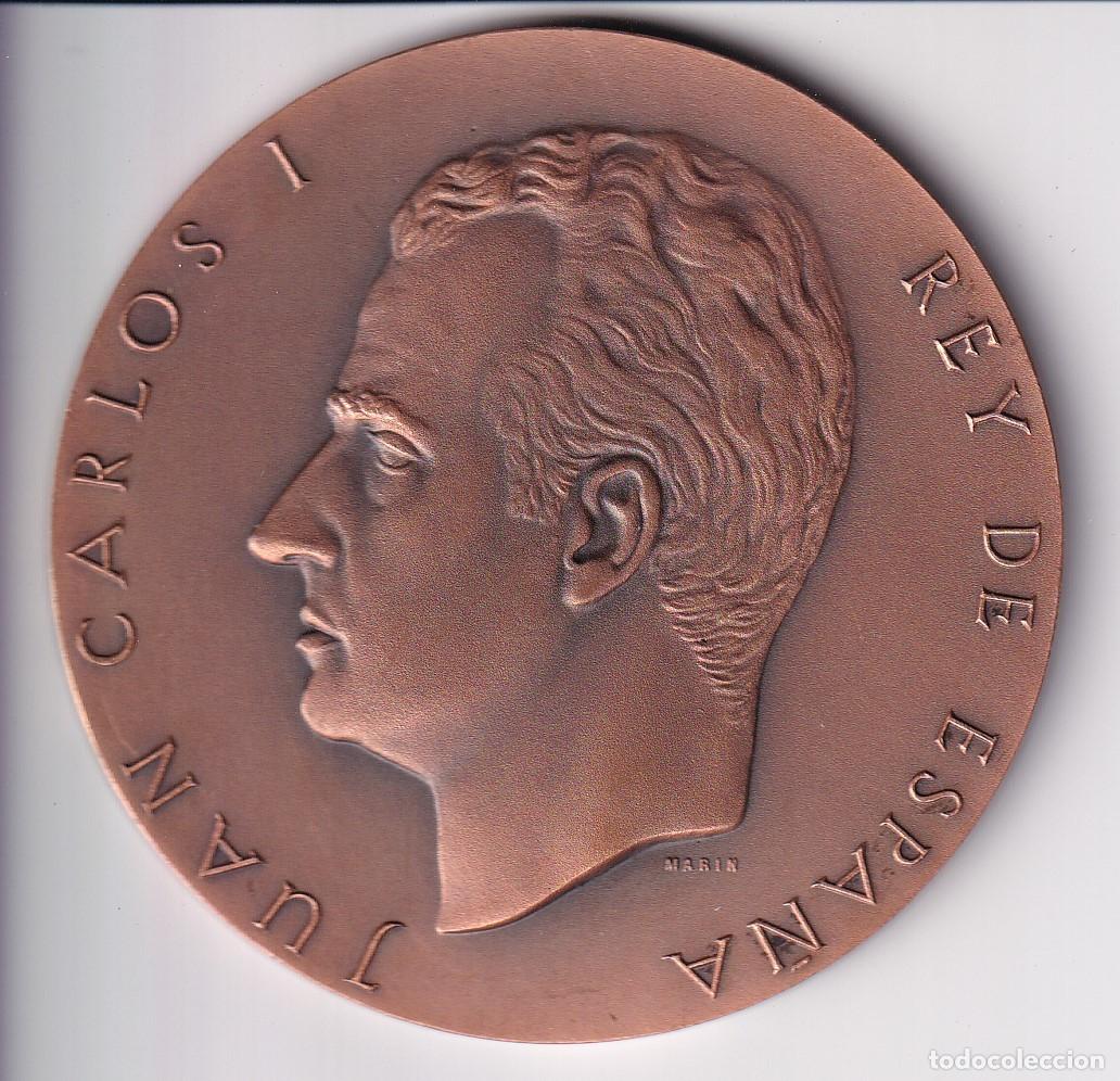 Trofeos y medallas: MEDALLA DE JUAN CARLOS I REY DE ESPA&Ntilde;A - 22 DE NOVIEMBRE 1975 DIAMETRO 8 CM.