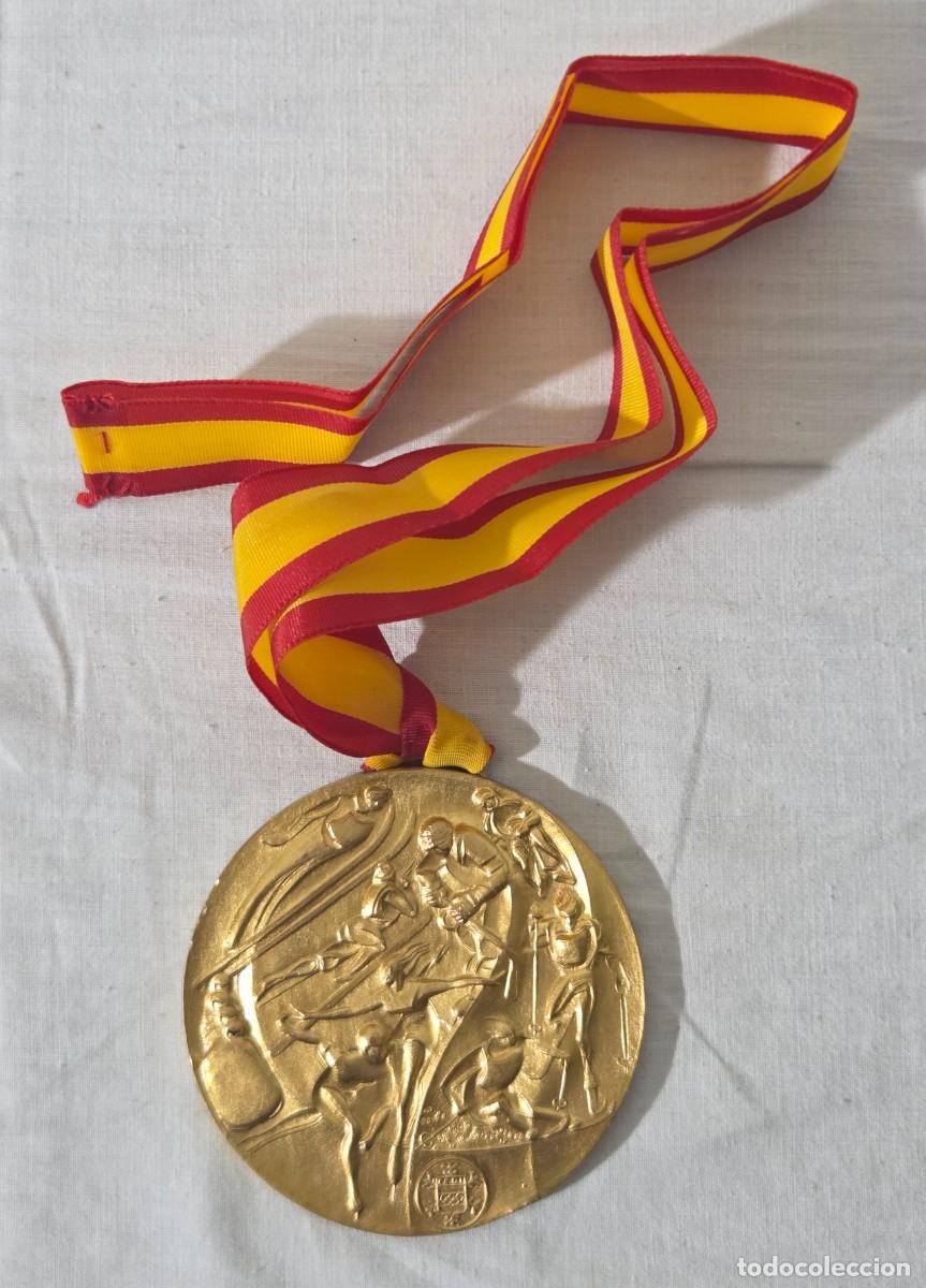 Trofeos y medallas: Medalla de oro, campeonatos de esqui, organizaci&oacute;n candanchu 1985