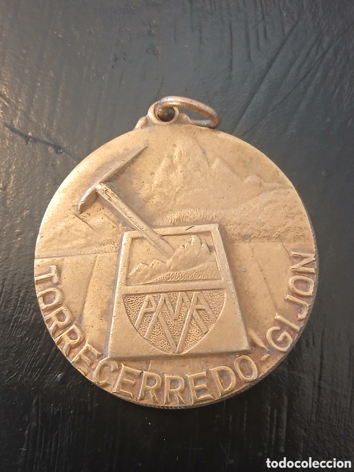 Trofeos y medallas: Medalla del VIII sal&oacute;n de navidad de Fotografia . Torrecerredo, Gij&oacute;n. A&ntilde;o 1969