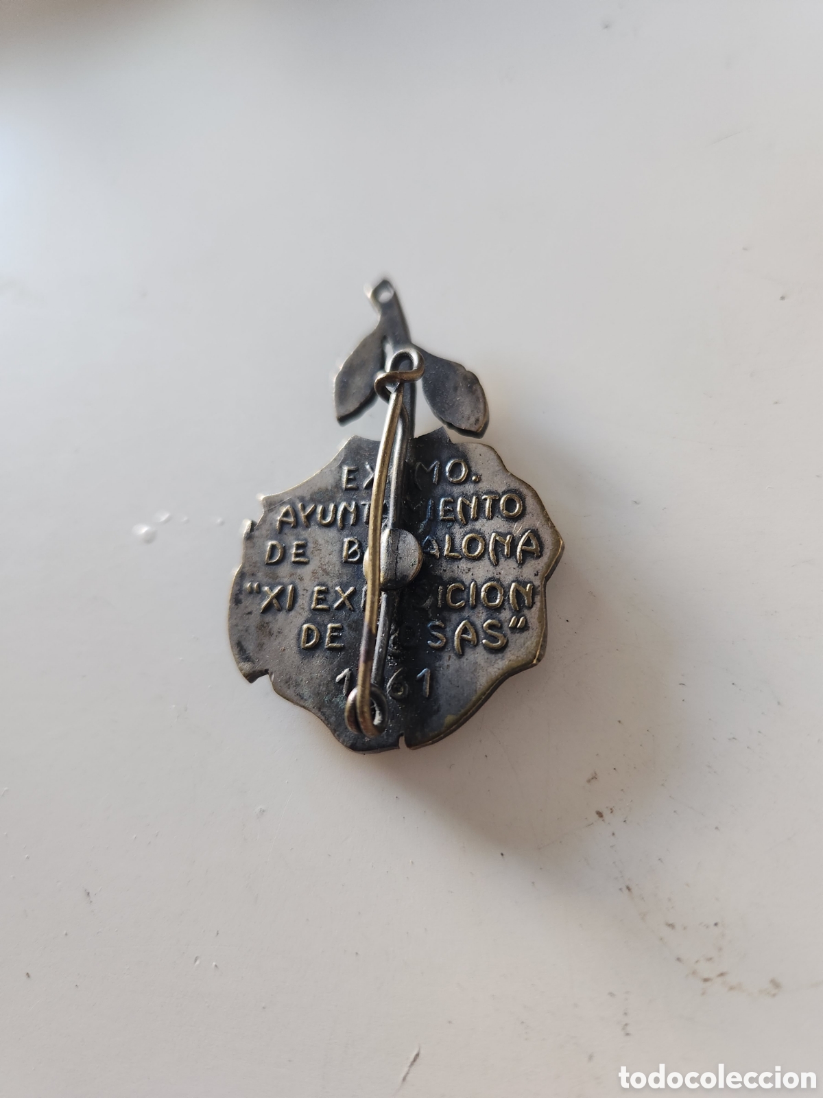 Trofeos y medallas: ANTIGUO BROCHE CONMEMORATIVO. XI EXPOSICI&Oacute;N DE ROSAS 1961.