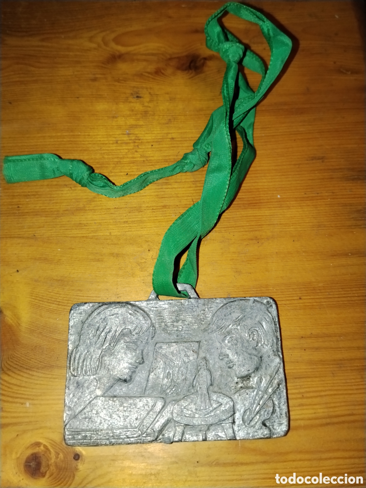 Trofeos y medallas: Antigua medalla rectangular A&ntilde;o Internacional del Ni&ntilde;o 1979 Certamen Art&iacute;stico Clasificaciones de
