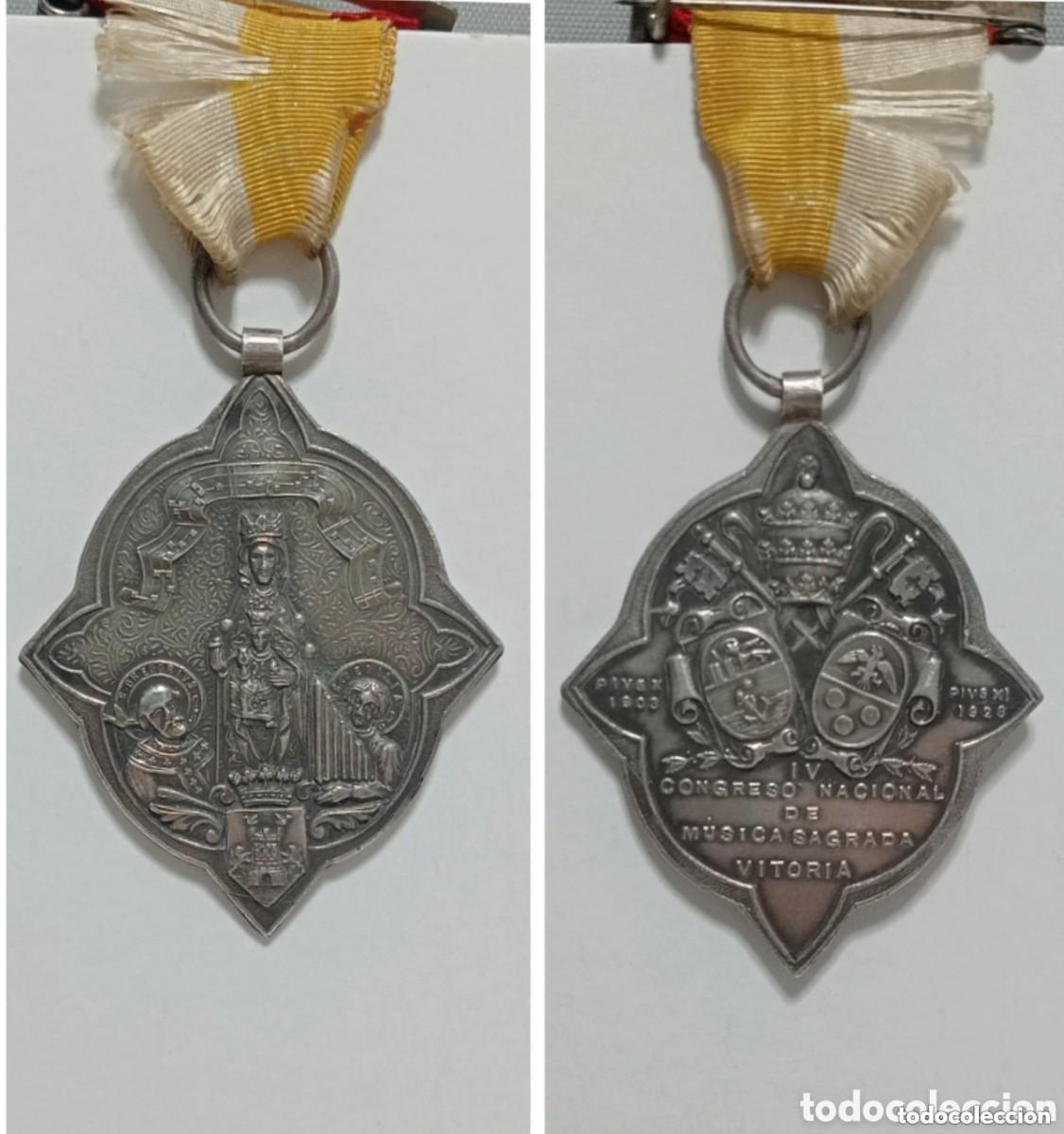 Trofeos y medallas: ANTIGUA MEDALLA IV CONGRESO NACIONAL DE M&Uacute;SICA SAGRADA - VITORIA. CON CINTA BANDERA ESPA&Ntilde;A. 1928