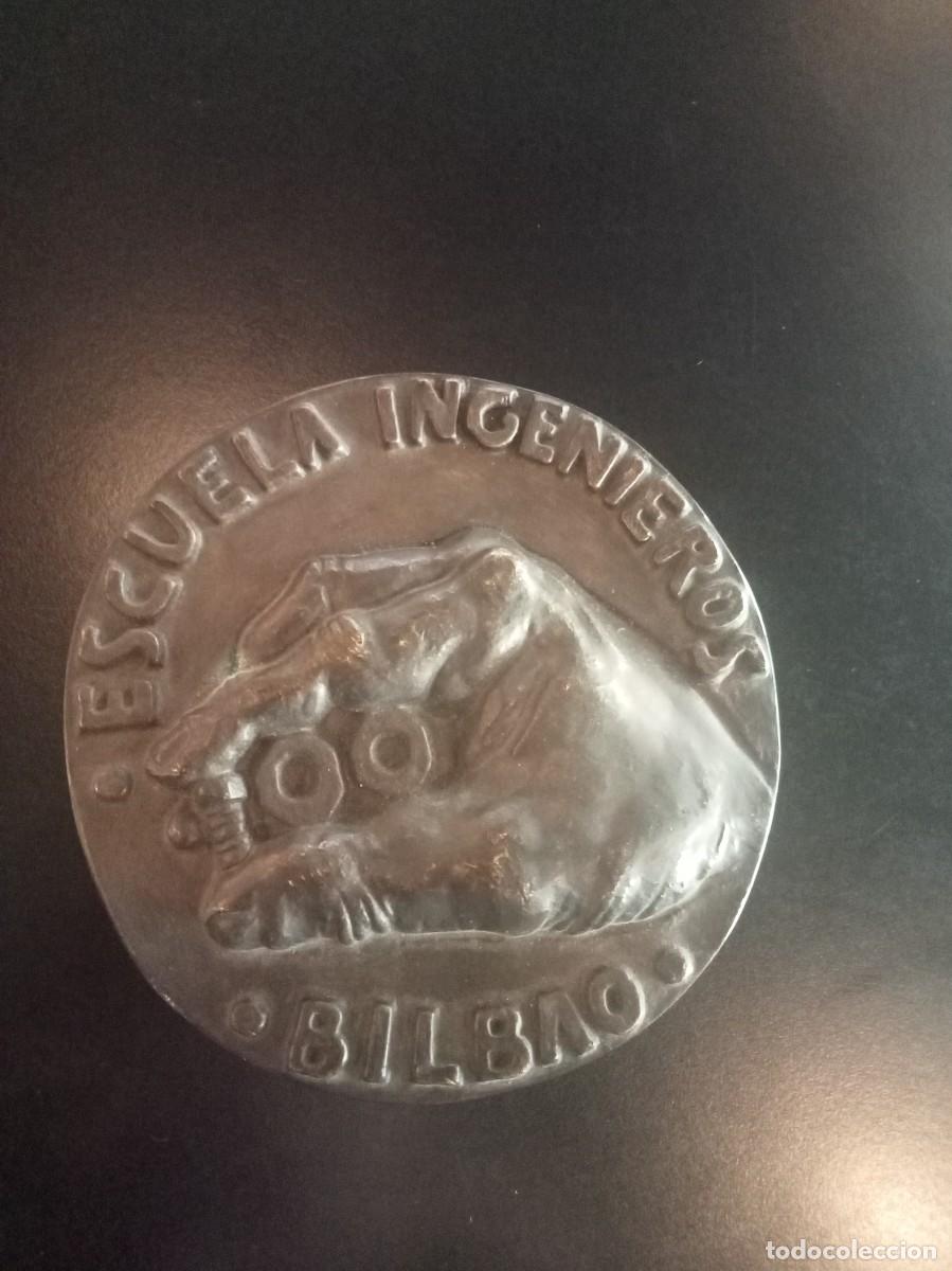 Trofeos y medallas: Medalla del Centenario de la Escuela Ingenieros Bilbao. 1897 - 1997. Firmada G. Napabal. 60,00 &euro;