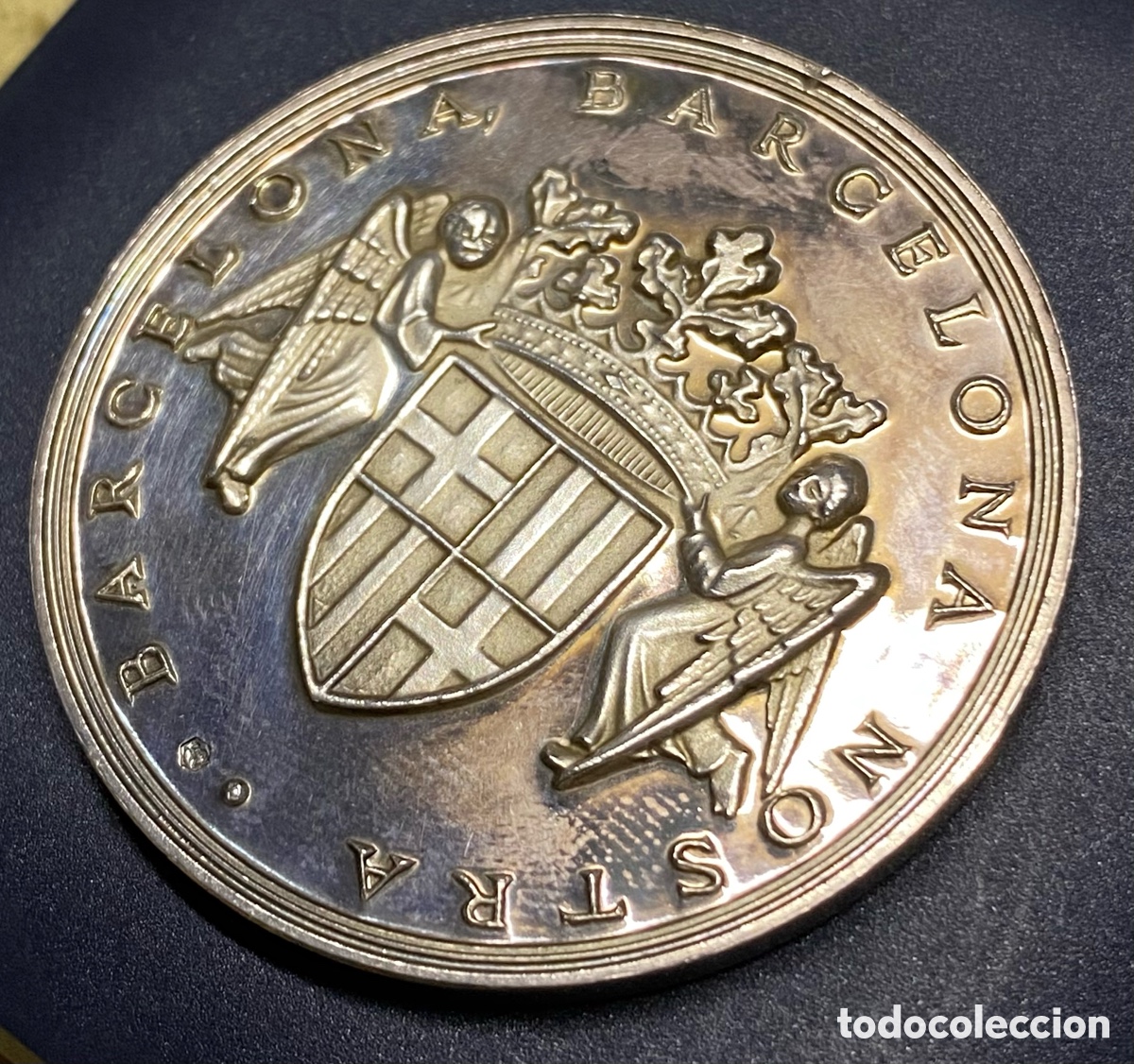 Trofeos y medallas: Medalla conmemorativa de plata, Barcelona, Dama del paraguas