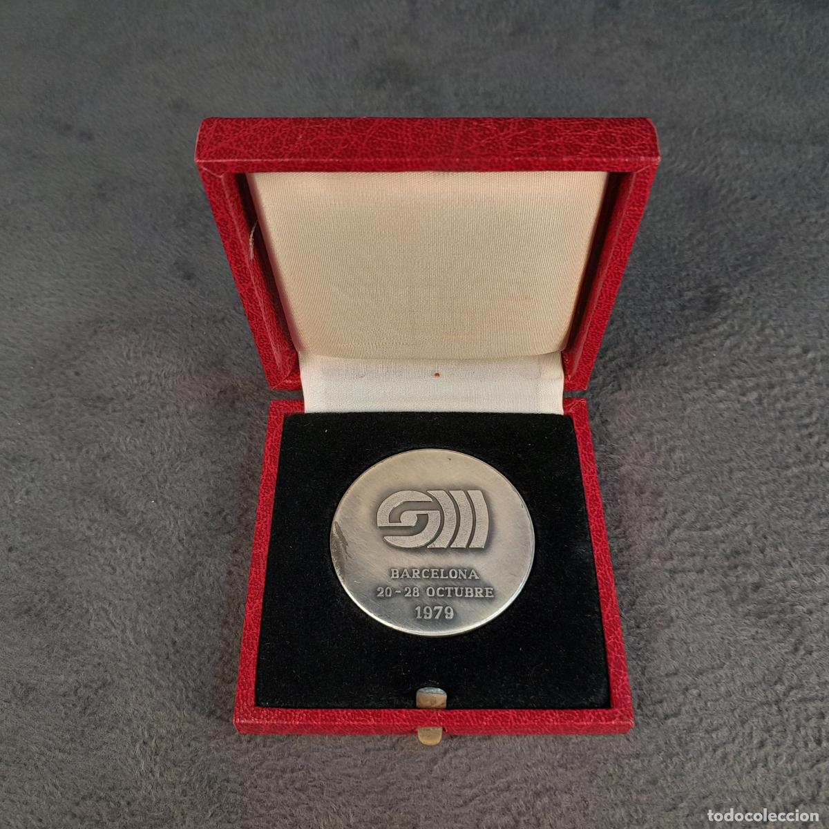 Trophies and Medals: M-2294. MEDALLA CONMEMORATIVA SONIMAG 17 EN METAL PLATEADO.BARCELONA.1979