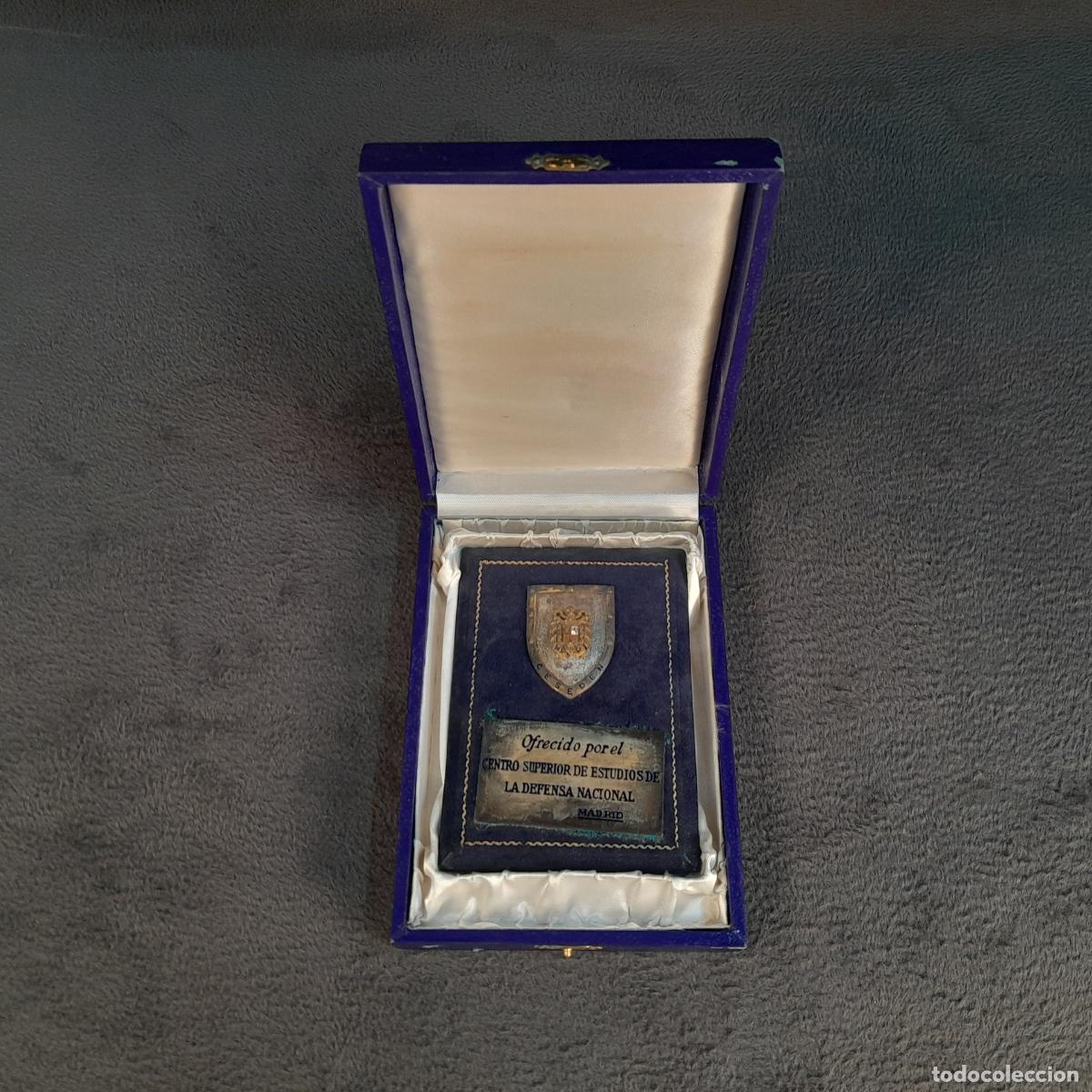 Trof&eacute;us e medalhas: M-2286. PLACA DE SOBREMSEA EN METAL PLATEADO DEL CESEDEN. MEDIADOS S.XX