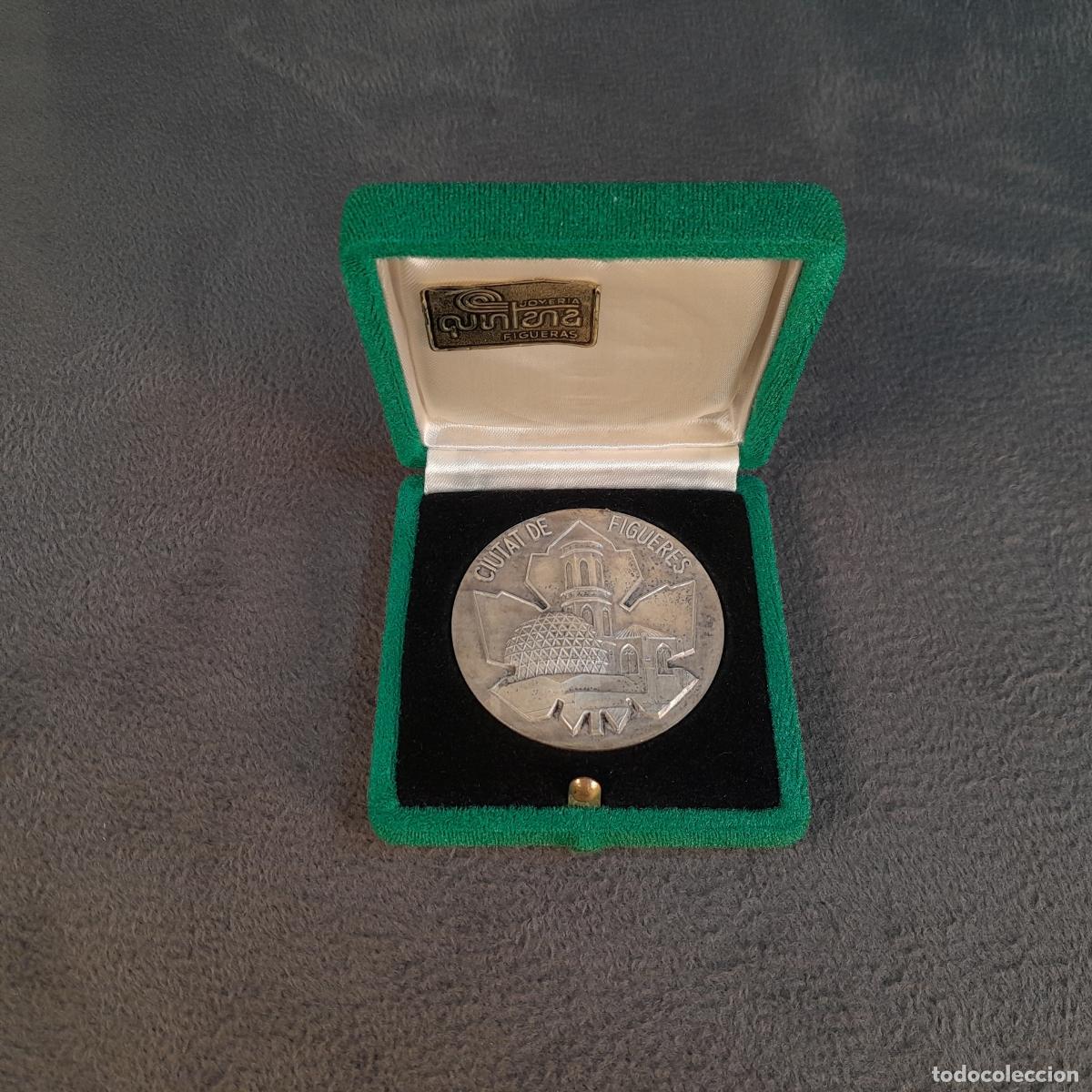Trofeos y medallas: M-2291. MEDALLA EN METAL PLATEADO DE LA CIUTAT DE FIGUERES.ESPA&Ntilde;A.1980