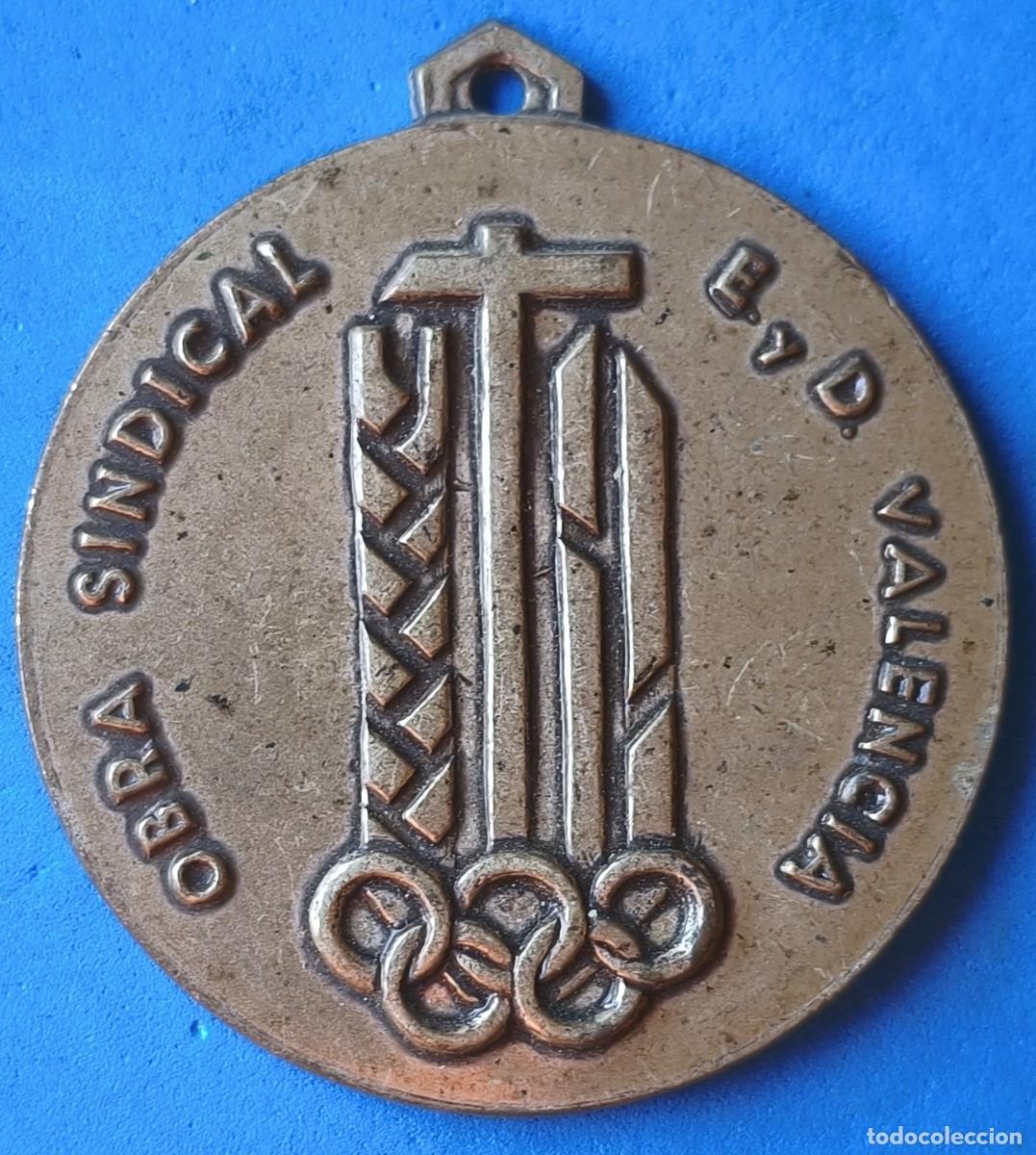 Trofeos y medallas: Falange. Medalla de la Obra Sindical de Educaci&oacute;n y Descanso de Valencia. XIV Campeonato Nacional de