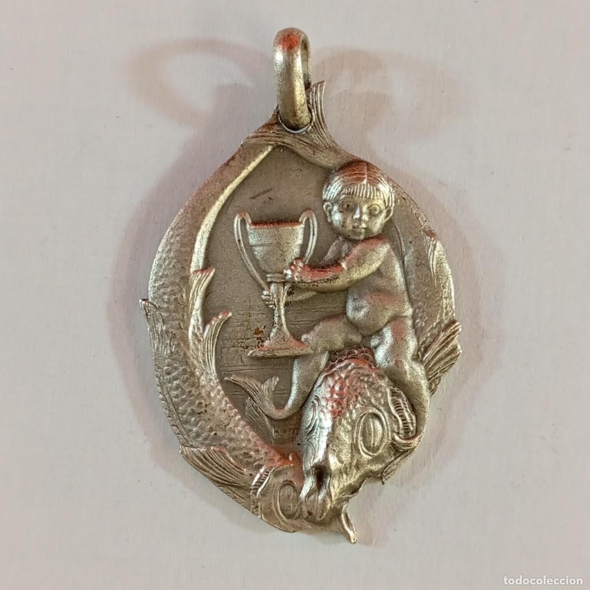 Trofeos y medallas: PRECIOSA MEDALLA - NI&Ntilde;O CON UN TROFEO Y UN PEZ KOI - RARA / 3247