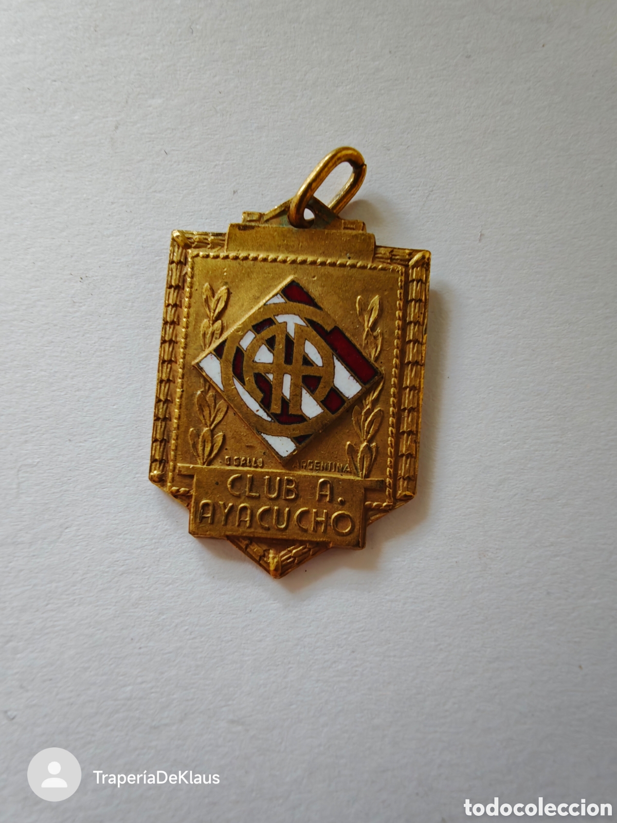 Trofeos y medallas: medalla o colgante deportivo conmemorativo/social del Club Atl&eacute;tico Ayacucho- car244