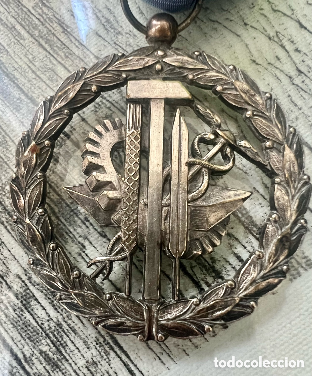Trofeos y medallas: Medalla Calada al M&eacute;rito en el Trabajo - Organizaci&oacute;n Sindical - &Eacute;poca Franco