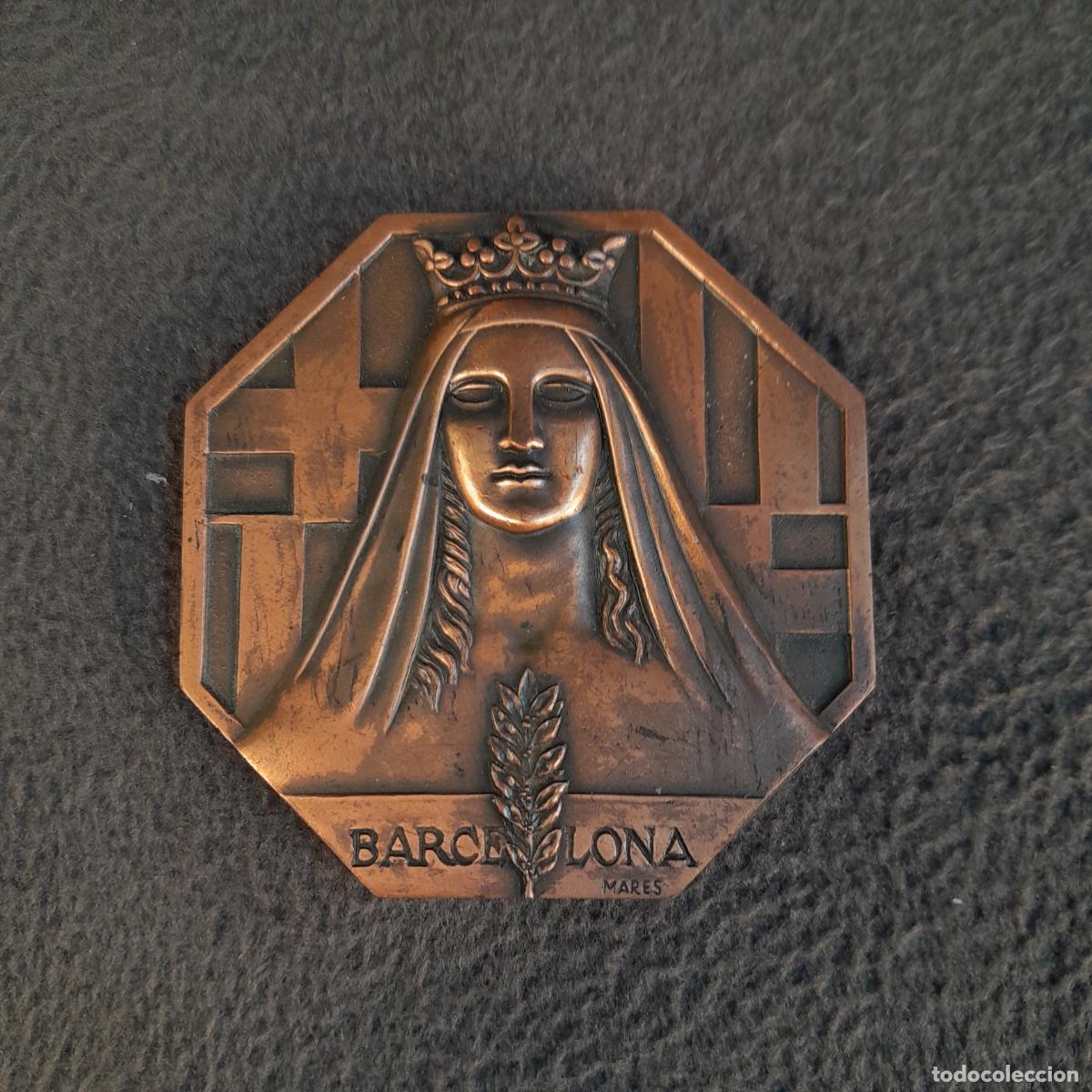 Trofeos y medallas: M-2302. MEDALLA EN BRONCE CON ALEGROIA DE BARCELONA. FREDERIC MAR&Eacute;S. BARCELONA. 1940.