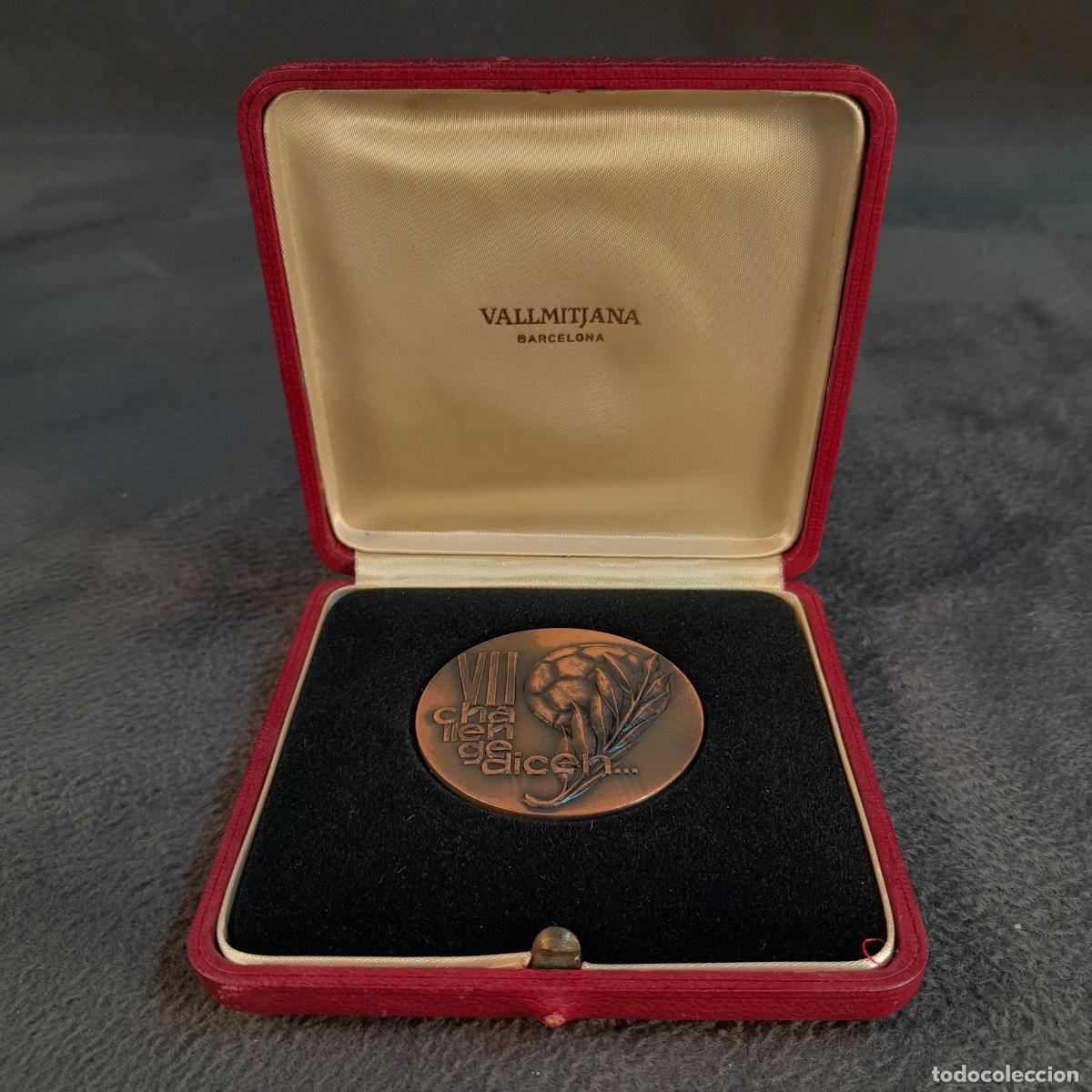 Trofeos y medallas: M-2310. MEDALLA EN BRONCE DE LA VII ENTREGA DE TROFEUS DE LA REVISTA DEPORTIVA. BARCELONA. 1973
