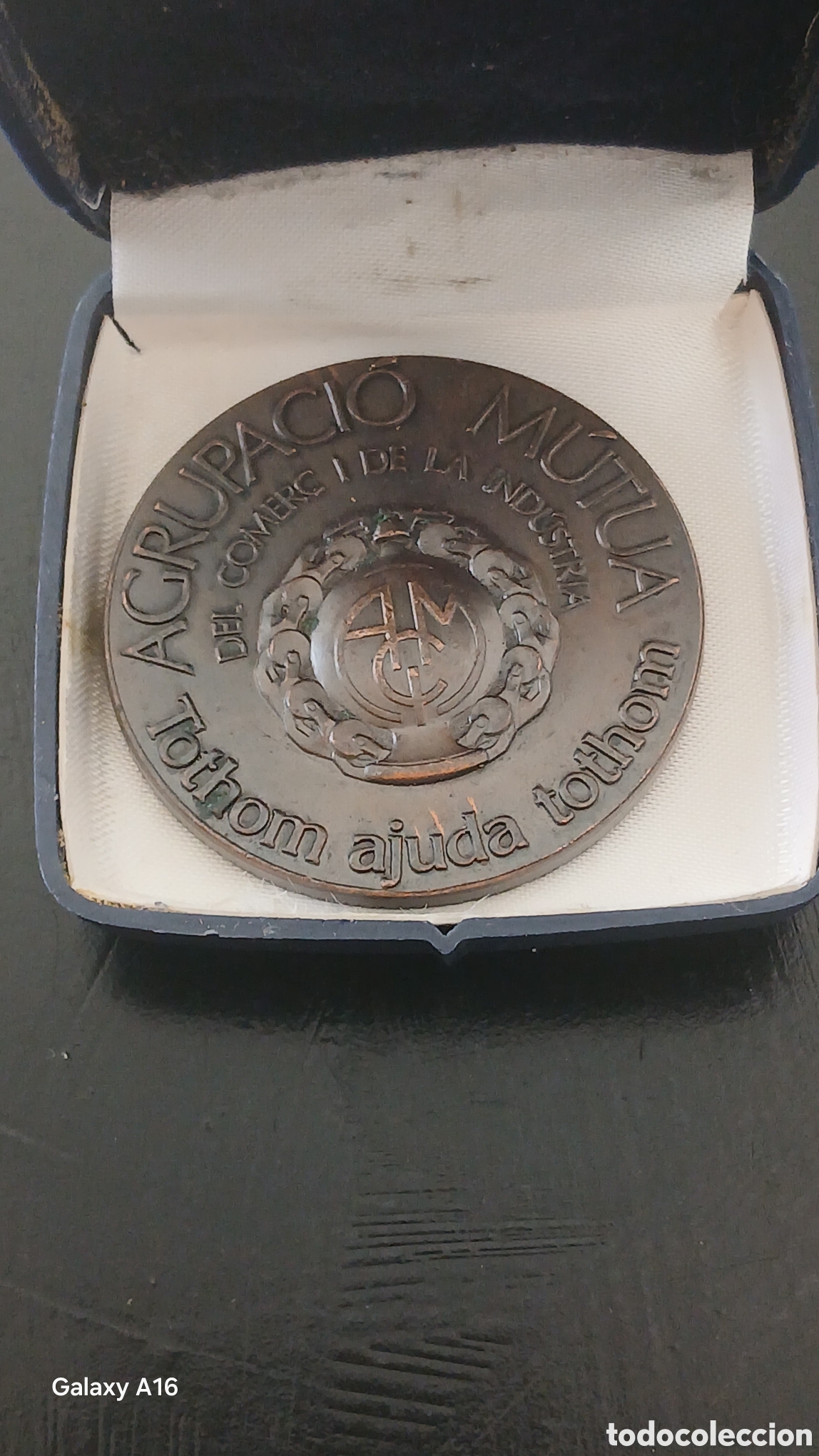 Trofeos y medallas: Medalla AGRUPACIO MUTUA con caja Medalla de la AGRUPACIO MUTUA DEL COMERC I DE LA INDUSTRIA.