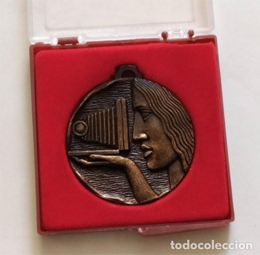 Trofeos y medallas: Medalla del XX aniversario Agrupaci&oacute;n Foto-Cine San Ignacio. C&aacute;diz, 1980. En su estuche