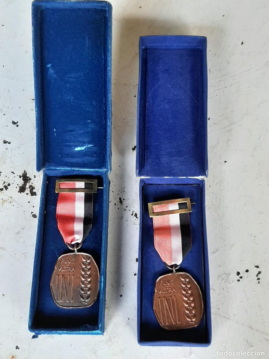 Trofeos y medallas: Lote de dos medallas de bronce del INI