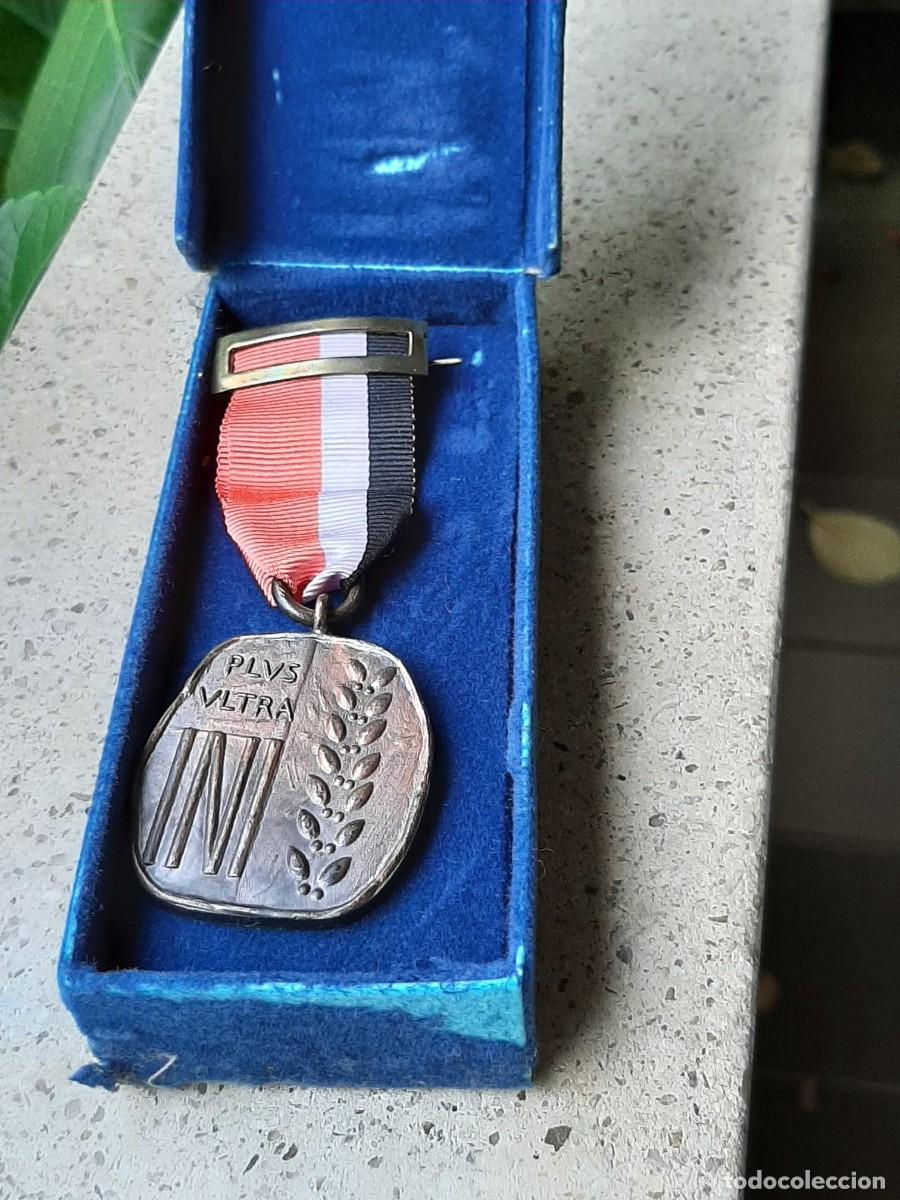 Trofeos y medallas: Lote de dos medallas de bronce del INI - Foto 4