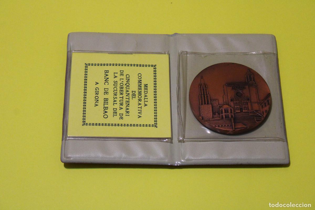 Trofeos y medallas: Medalla Banco Bilbao Girona 1982 | Cincuentenario | Joan Riu | Con estuche y libreto original | Rara