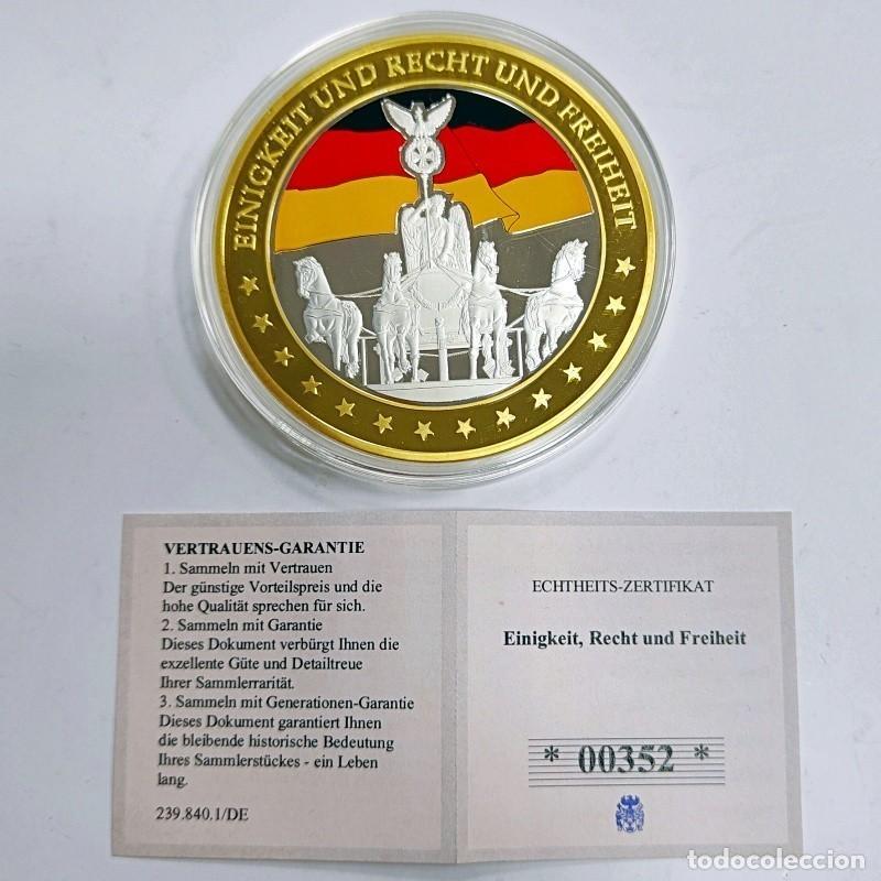 Trofeos y medallas: MEDALLA CONMEMORATIVA DE LA PUERTA DE BRANDEBURGO Y BANDERA ALEMANA. UNIDAD, JUSTICIA Y LIBERTAD