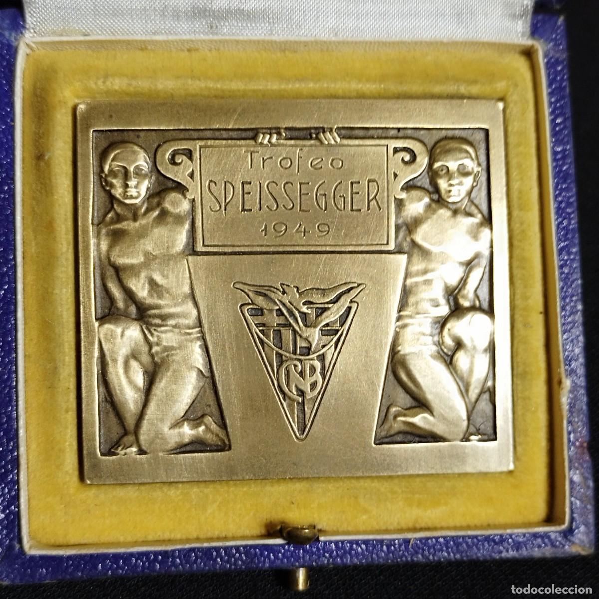 Trofeos y medallas: MEDALLA TROFEO SPEISSEGGER 1949 DE BRONCE - ESCUDO CLUB NATACION BARCELONA CAJA ORIGINAL DE EPOCA -
