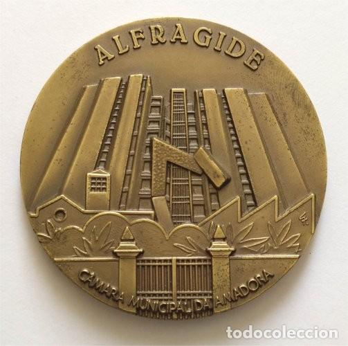 Trofeos y medallas: Alfragide. Camara Municipal da Amadora. XI Aniversario Do Municipio. 1990. Firmada por el artista