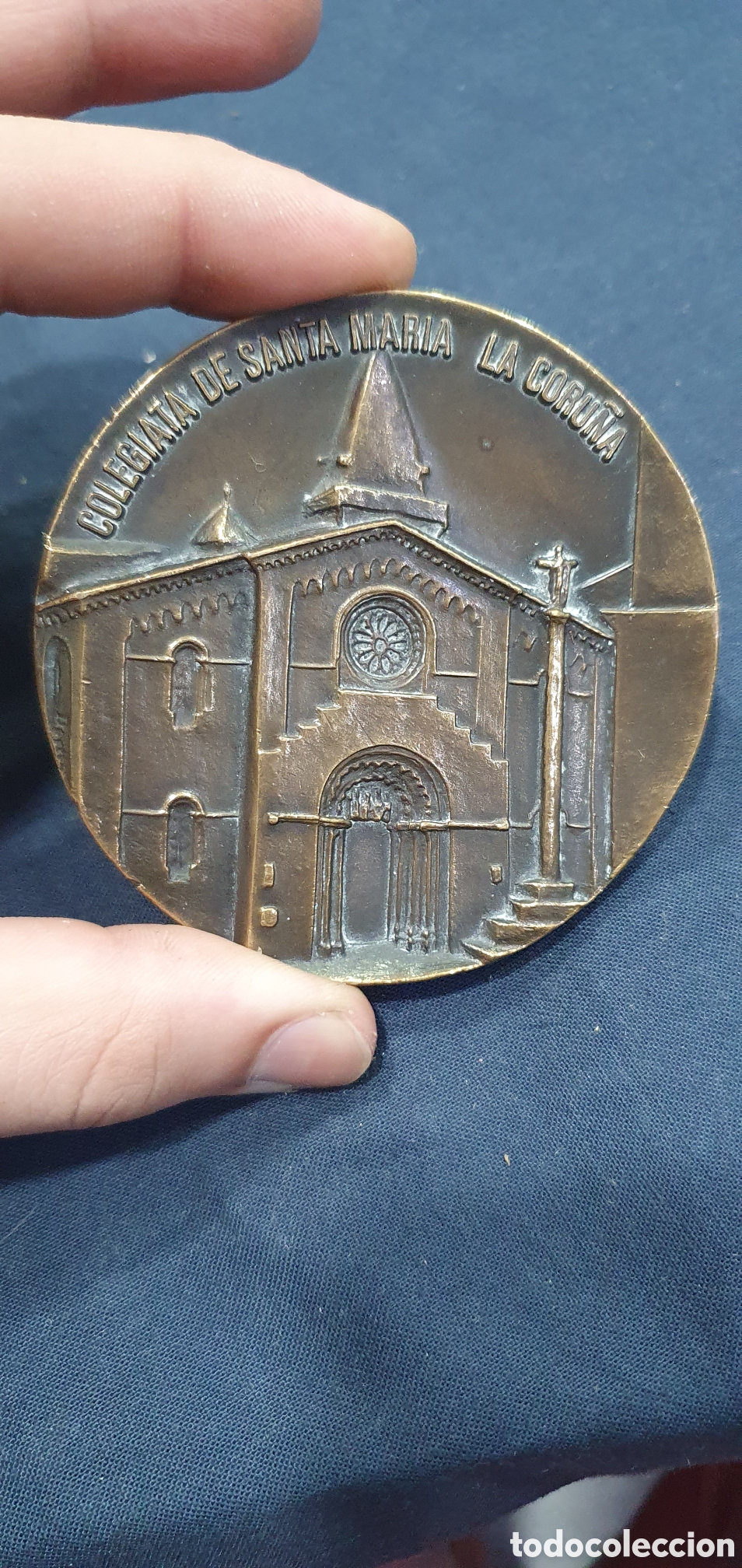 Trofeos y medallas: Medalla numerada Colegiata La Coru&ntilde;a. Visita del Papa a Santiago. (L120)