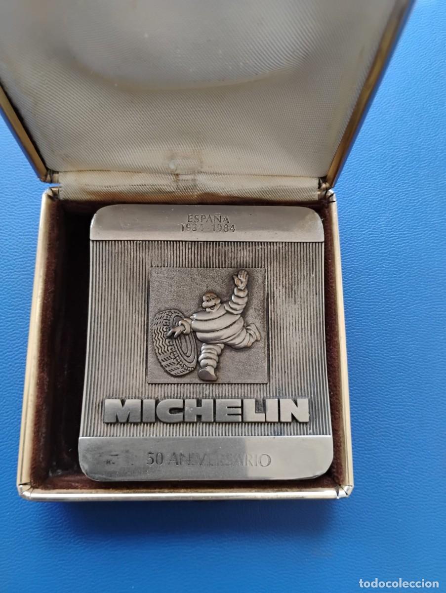 Trofeos y medallas: ANTIGUA PLACA/PISAPAPELES NEUMATICOS MICHELIN - 50 ANIVERSARIO 1934-1984
