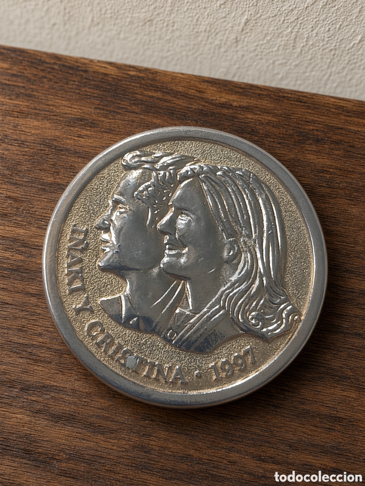 Trofeos y medallas: Medalla Aniversario Naty y Cristina 1997 Barcelona - Dise&ntilde;o de perfiles de Naty y Cristina
