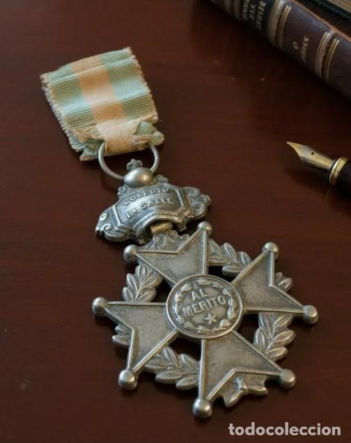 Troph&eacute;es et m&eacute;dailles: antigua medalla al merito colegio la salle - plata