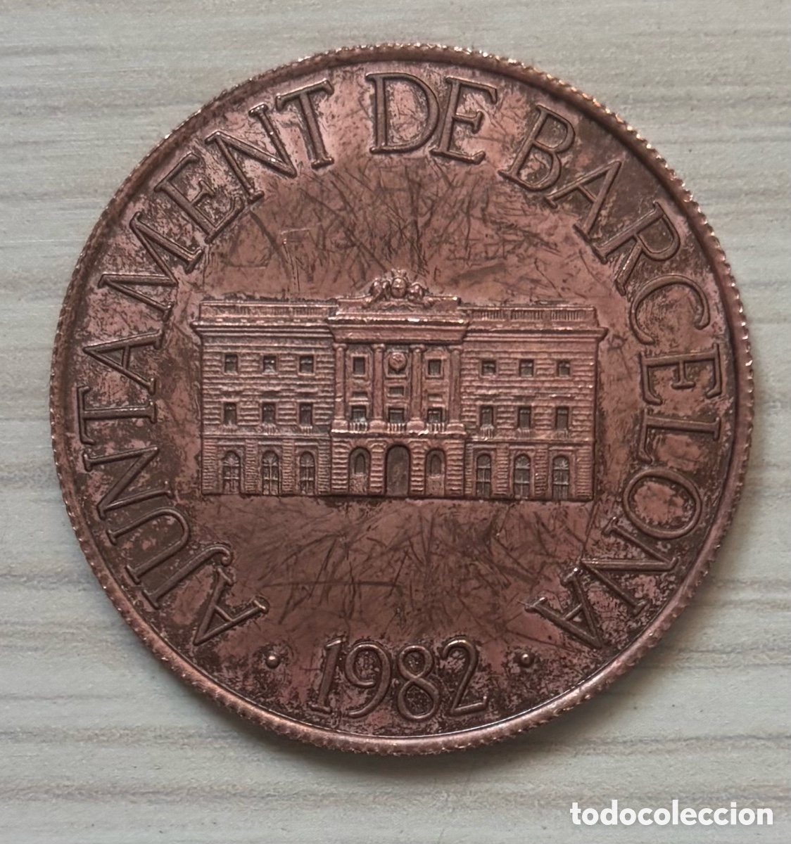 Trof&eacute;us e medalhas: Medalla Ayuntamiento de Barcelona (1982)