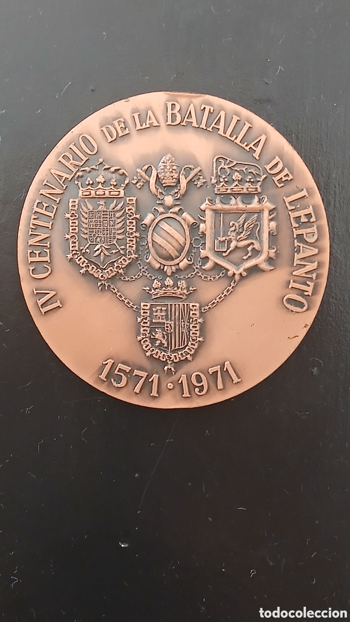 Trofeos y medallas: Medalla IV centenario de la Batalla de LepantoDise&ntilde;o con escudos y coronas. Inscripci&oacute;n IV CENTENARI