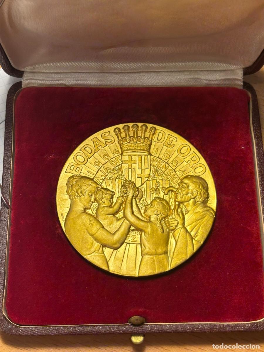 Trofeos y medallas: Medalla Bodas de Oro - Caja de Pensiones para la Vejez y de Ahorros de Catalu&ntilde;a y Baleares.