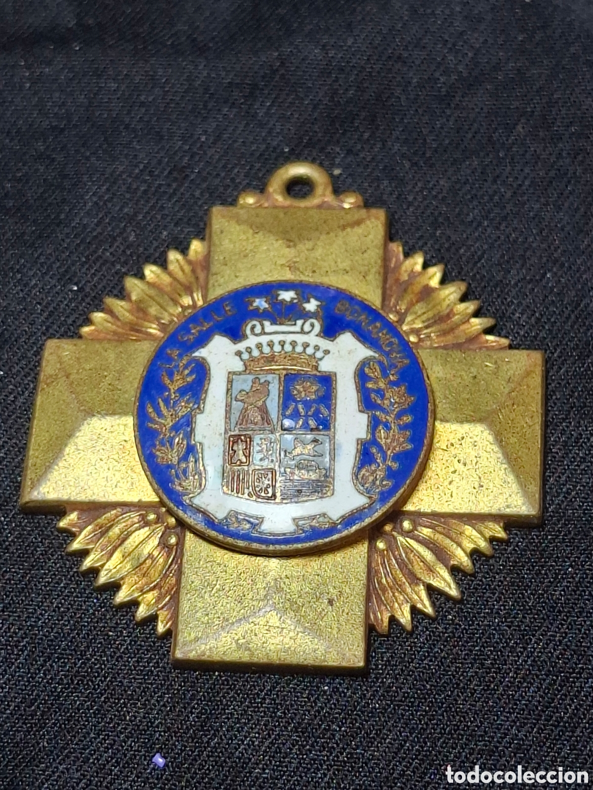 Trofeos y medallas: ANTIGUA MEDALLA DE HONOR LA SALLE BONANOVA METAL Y PORCELANA A&Ntilde;OS 60' / MTC2
