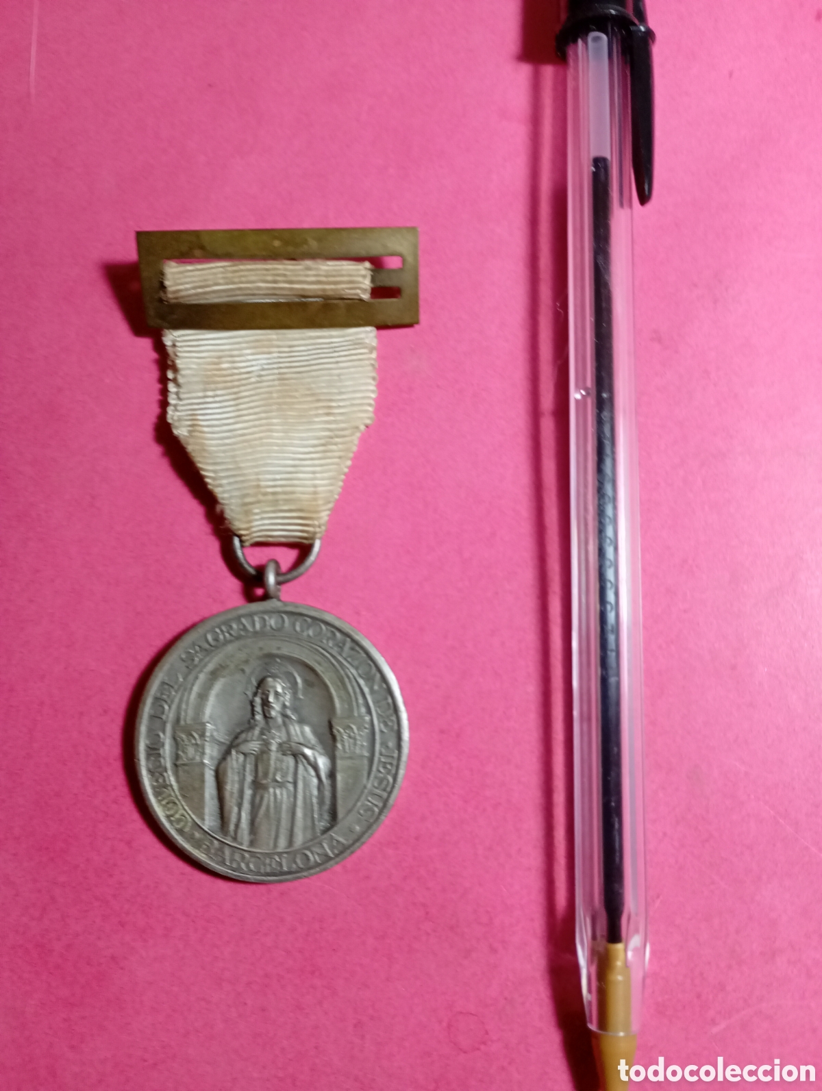 Trofei e Medaglie: MEDALLA IMPERDIBLE Y TELA COLEGIO SAGRADO CORAZON JESUS BODAS PLATA PROMOCION 1927 1952 BARCELONA