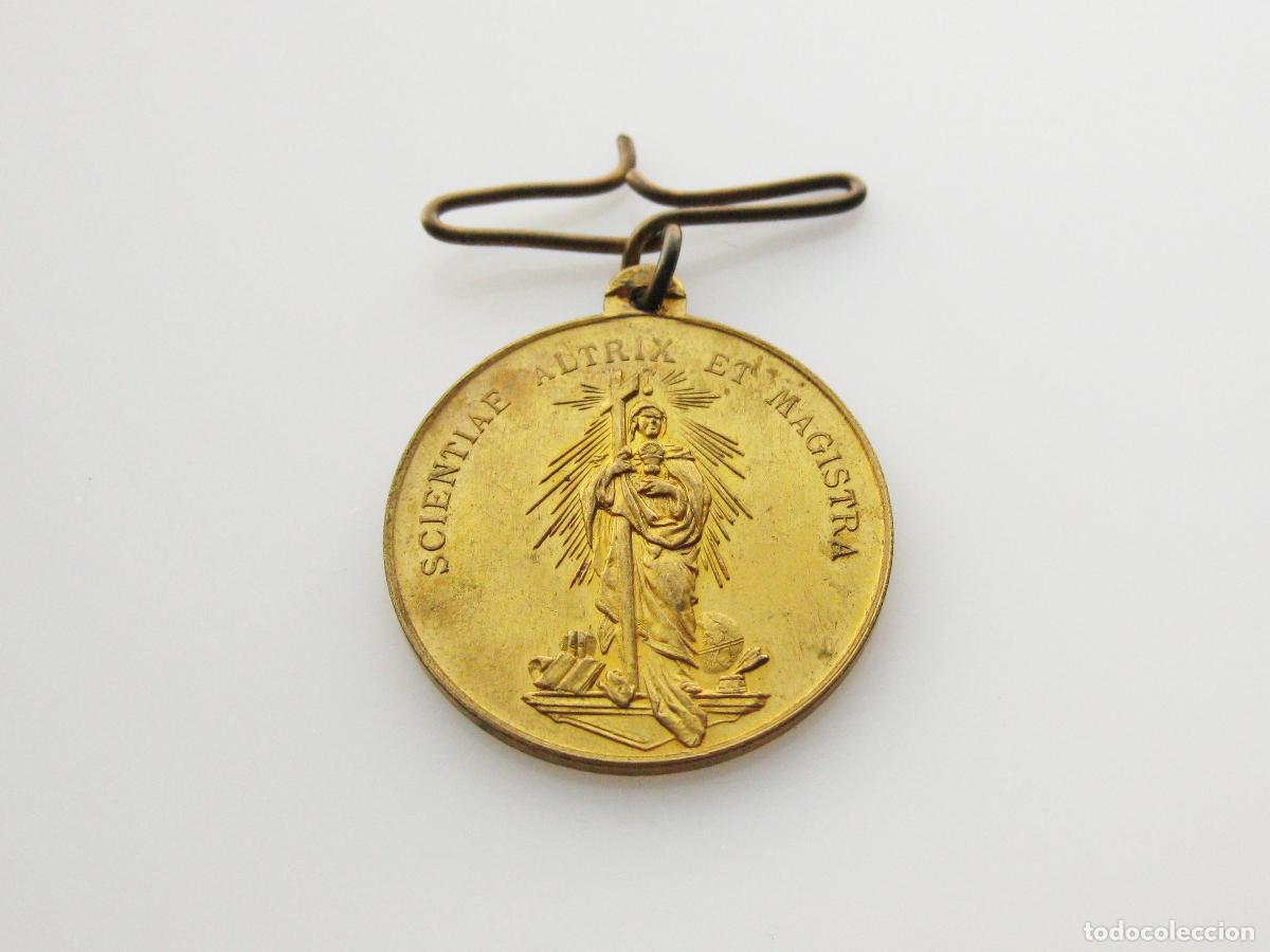 Trof&eacute;us e medalhas: MEDALLA DEL COLEGIO DE SAN ESTANISLAO DE KOSTKA. PRIMER PREMIO. SCIENTIAE ALTRIX ET MAGISTRA. M&Aacute;LAGA
