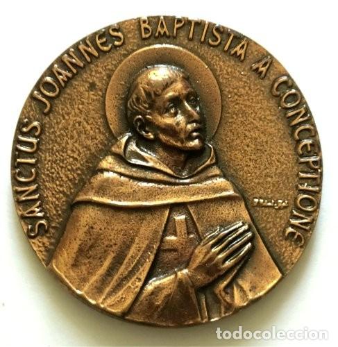 Troph&eacute;es et m&eacute;dailles: San Juan Bautista de la Concepci&oacute;n. Colegio de la Sant&iacute;sima Trinidad, C&oacute;rdoba. Firma J. Blat