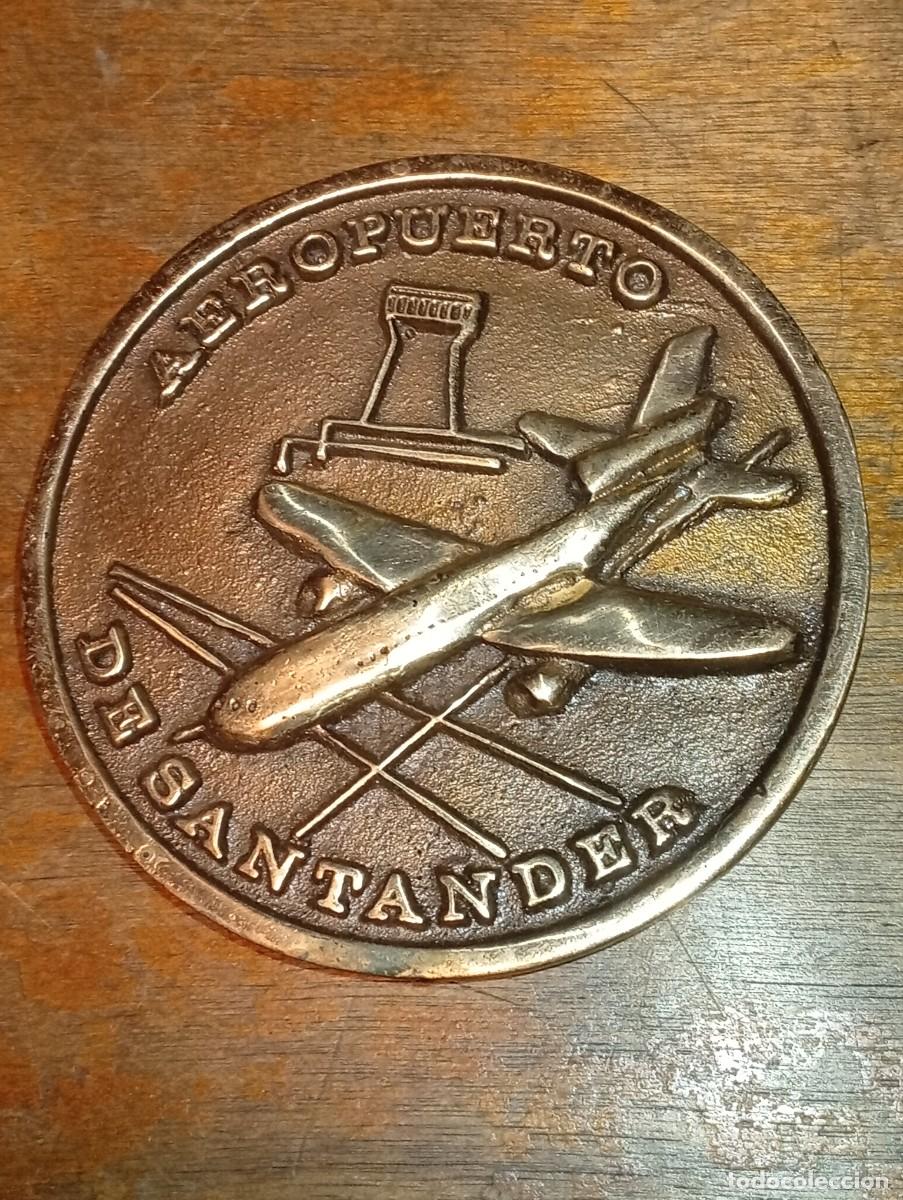 Trofeos y medallas: Bonita medalla Aeropuerto de Santander Parayas Seve Ballesteros conmemorativa inauguraci&oacute;n 1977