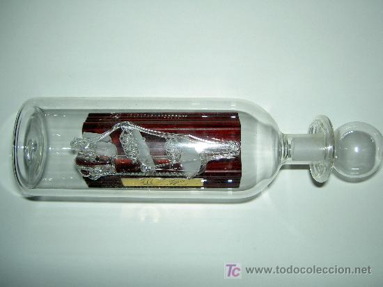 Otros objetos de arte: Adorno de barco dentro de una botella. - Foto 1